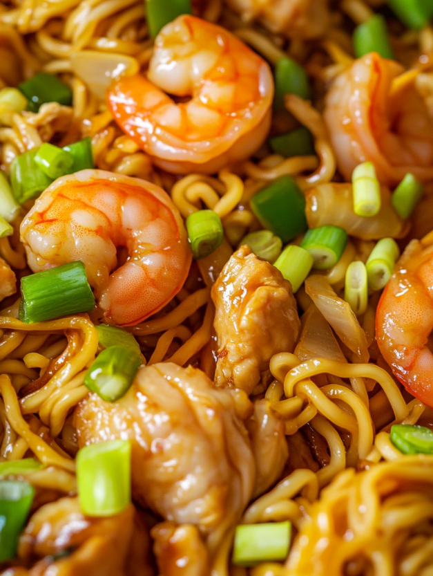 A close up of shrimp and chicken chow mein.